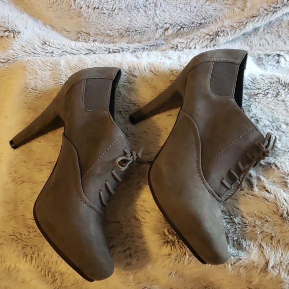 New beautiful suede grey heels! - Picture 2 of 5